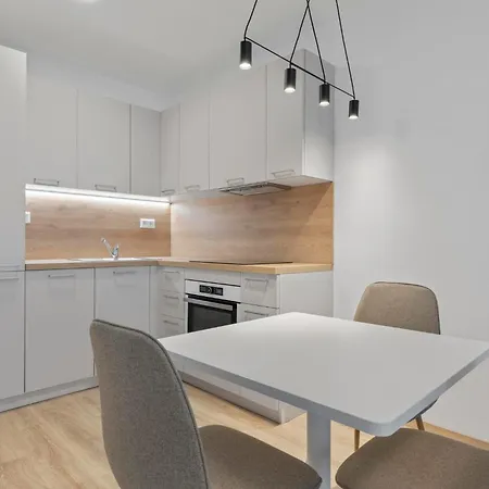 Pilot - With Parking