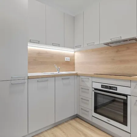 Pilot - With Parking