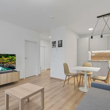 Pilot - With Parking *